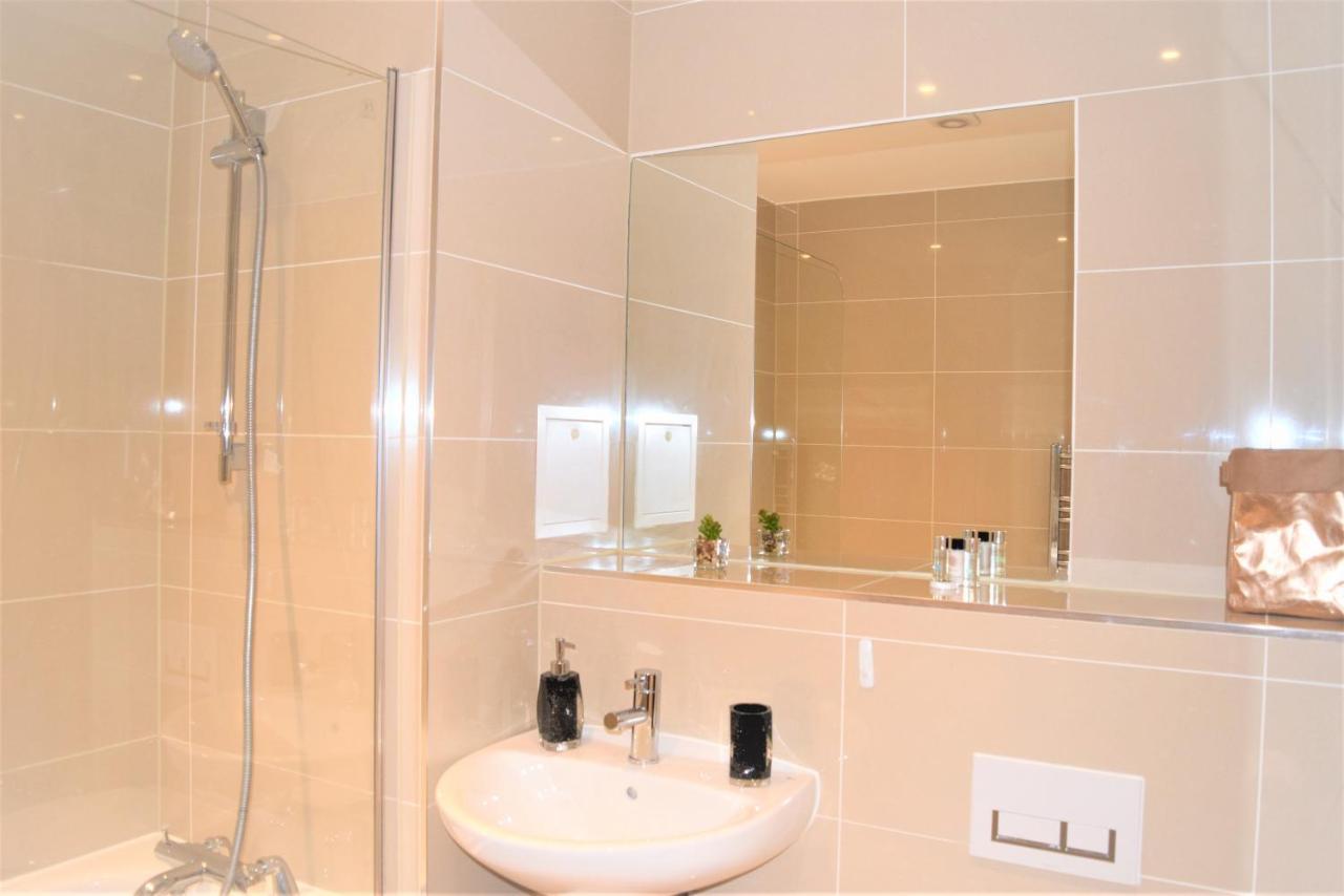 Urban Gem Apartment- Free Parking Енфийлд Екстериор снимка