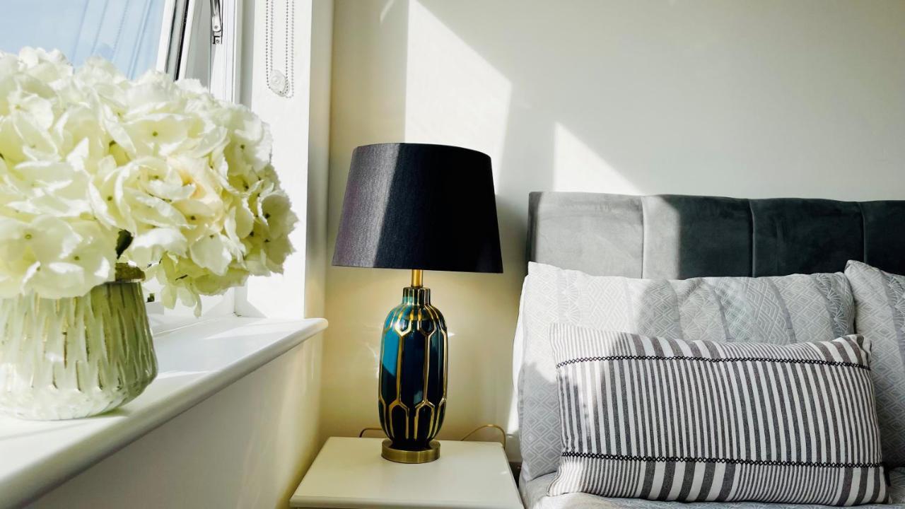 Urban Gem Apartment- Free Parking Енфийлд Екстериор снимка